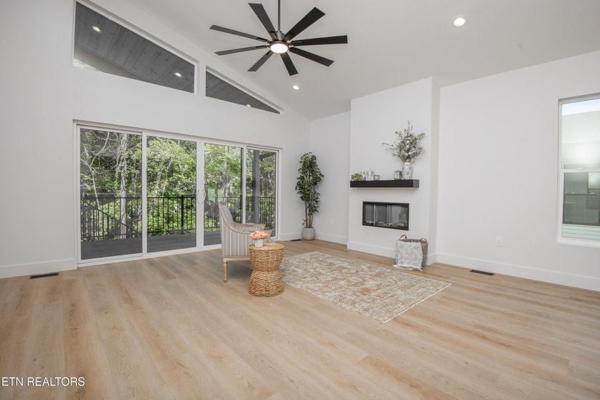 BUILDER OFFERING $10,000 in concessions for buyer expenses or - photo 30