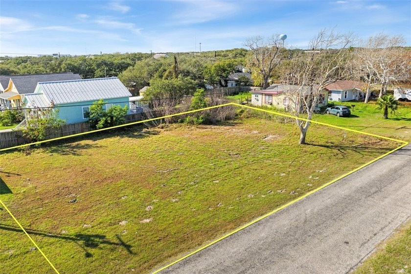 RELAXING COASTAL RETREAT OPPORTUNITY. Create your own peaceful - photo 2