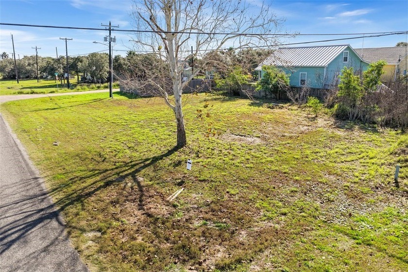 RELAXING COASTAL RETREAT OPPORTUNITY. Create your own peaceful - photo 3