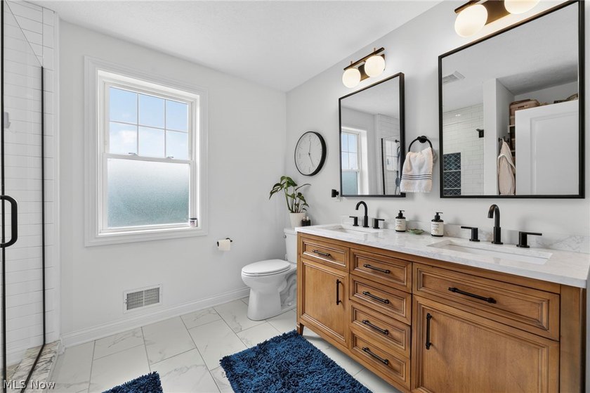 RARE NEWLY BUILT (2020) CUSTOM COLONIAL IN THE HEART OF - photo 20