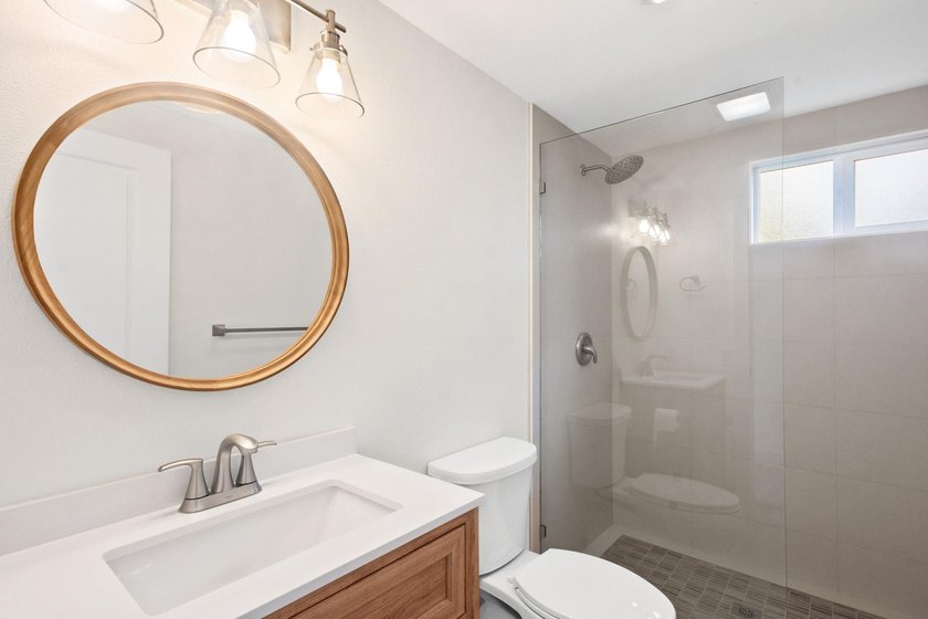 Renovated beach-style 3 bd, 2 ba home with 2 bd, 1 ba permitted - photo 20