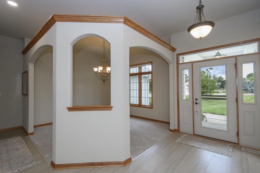 EXCEPTIONAL!!! 4 BR, 3 BA ranch offers nearly 4,000 sq. ft. of - photo 4