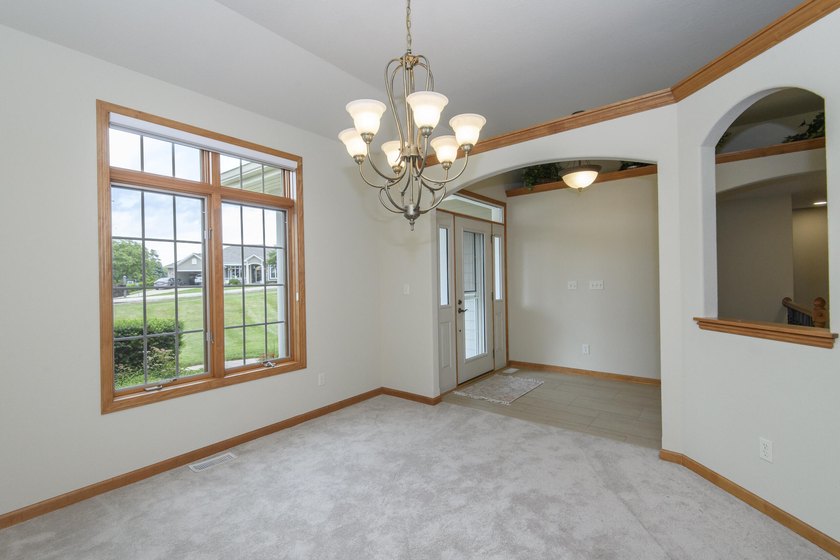 EXCEPTIONAL!!! 4 BR, 3 BA ranch offers nearly 4,000 sq. ft. of - photo 5