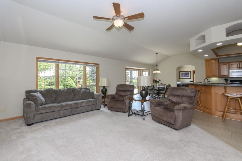 EXCEPTIONAL!!! 4 BR, 3 BA ranch offers nearly 4,000 sq. ft. of - photo 7
