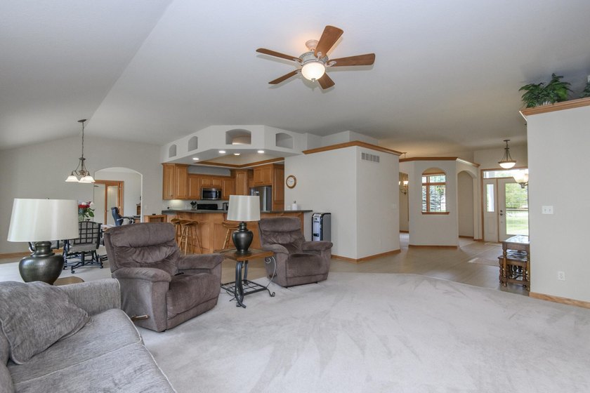 EXCEPTIONAL!!! 4 BR, 3 BA ranch offers nearly 4,000 sq. ft. of - photo 8