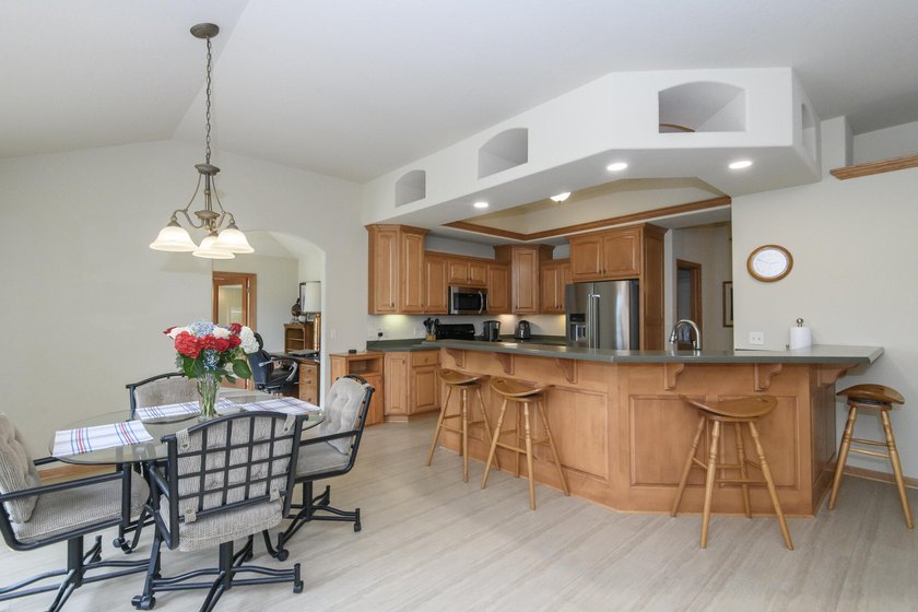 EXCEPTIONAL!!! 4 BR, 3 BA ranch offers nearly 4,000 sq. ft. of - photo 10