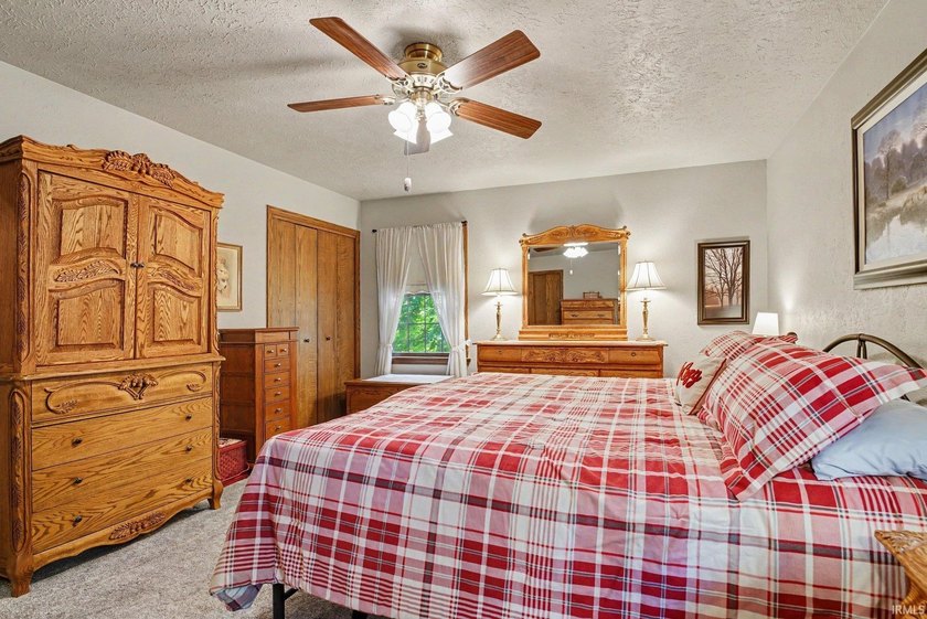 **Lakefront on 3.67 Acres - Hunter Lake!** One-owner home in - photo 16