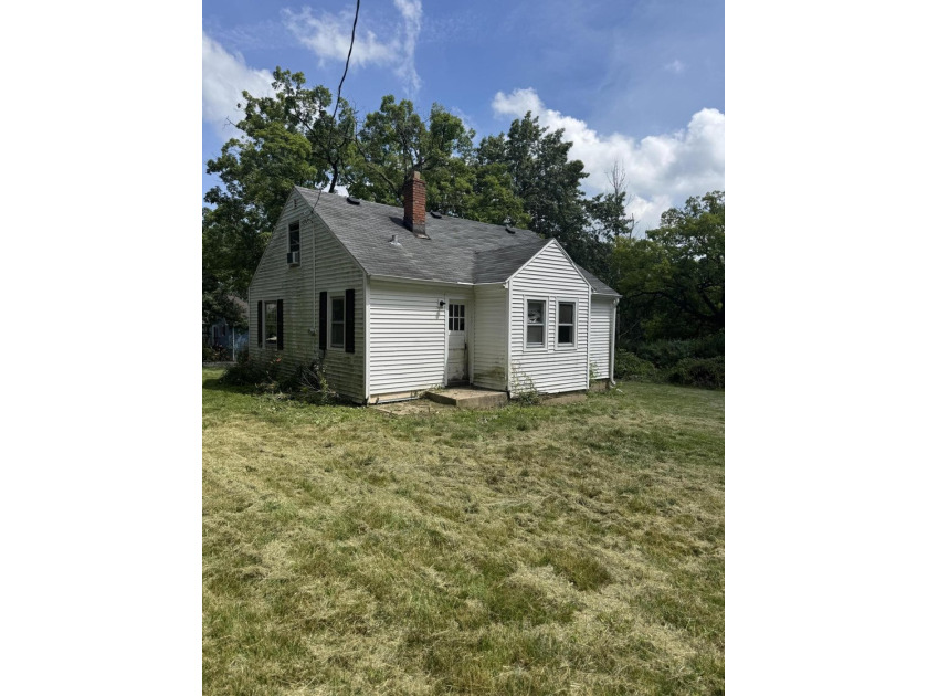 Opportunity awaits with this 3-bedroom, 1-bath home on three - photo 4