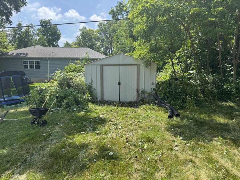 Opportunity awaits with this 3-bedroom, 1-bath home on three - photo 5