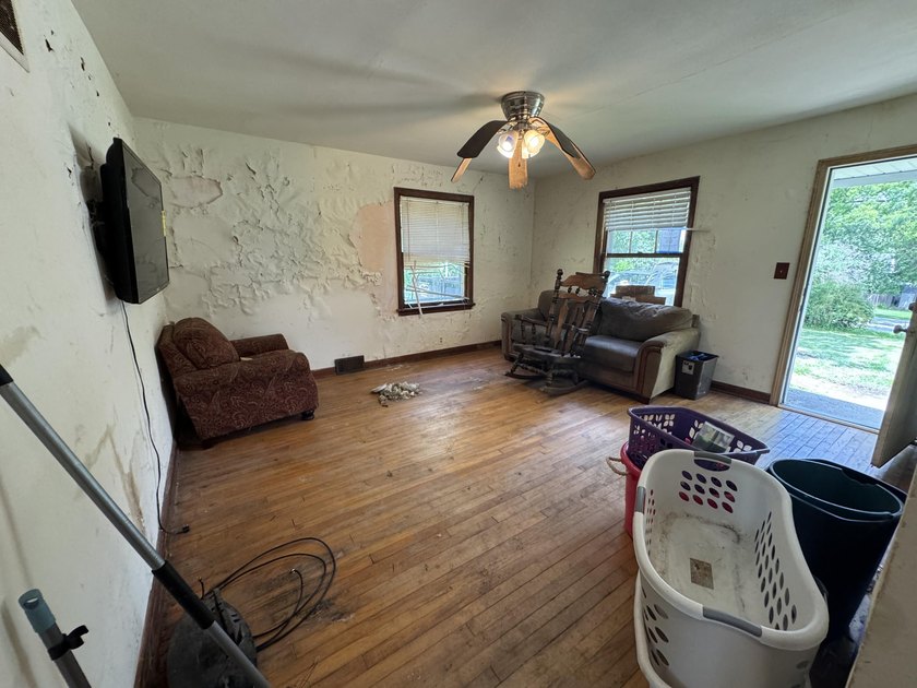 Opportunity awaits with this 3-bedroom, 1-bath home on three - photo 10