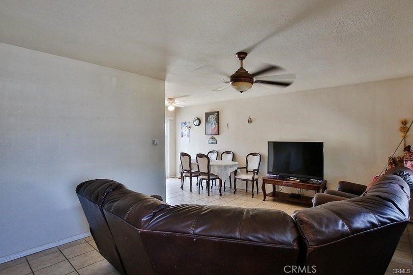 Discover the Perfect Home in Santa Ana! Don't miss this - photo 13