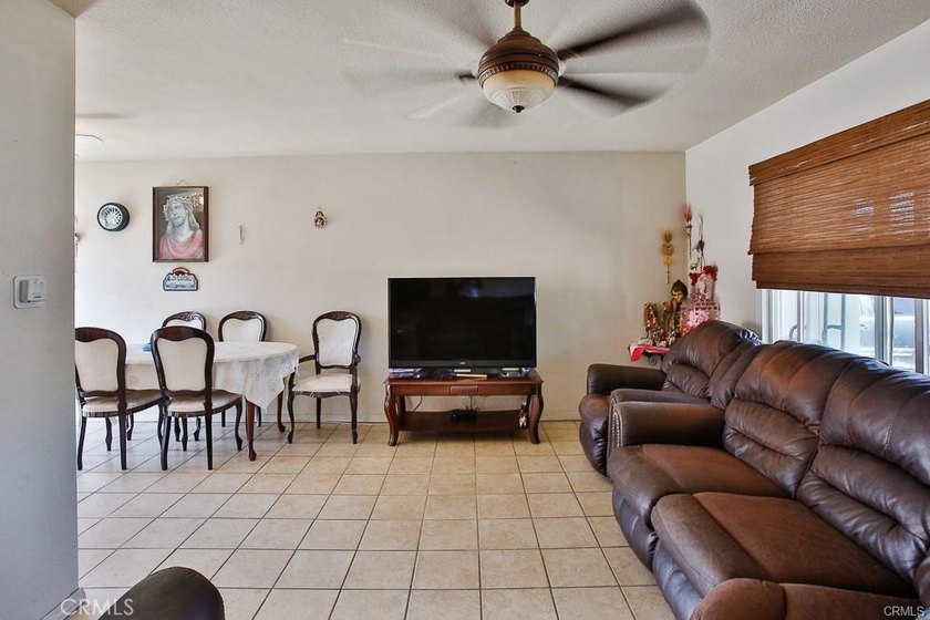 Discover the Perfect Home in Santa Ana! Don't miss this - photo 14