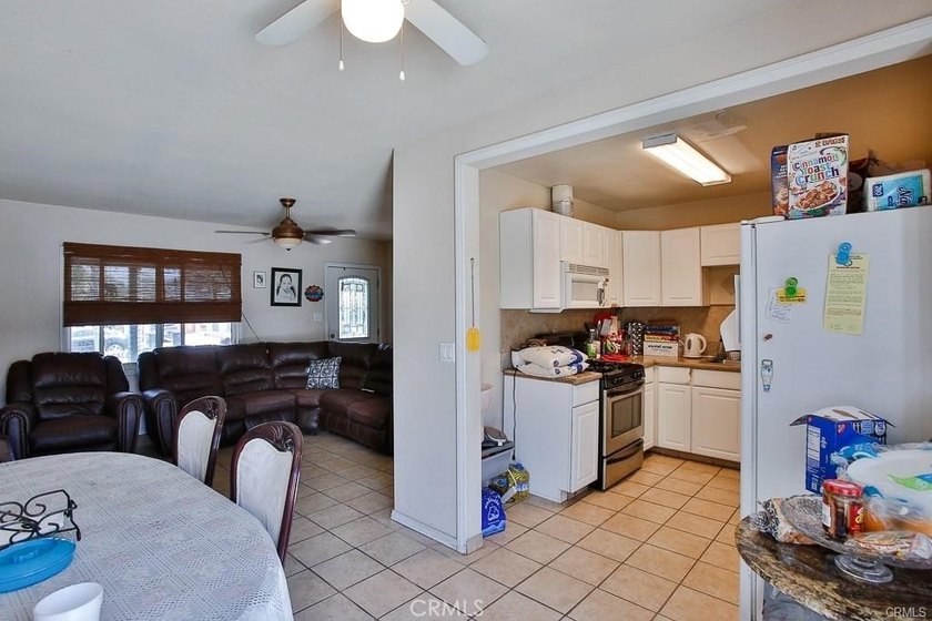 Discover the Perfect Home in Santa Ana! Don't miss this - photo 21