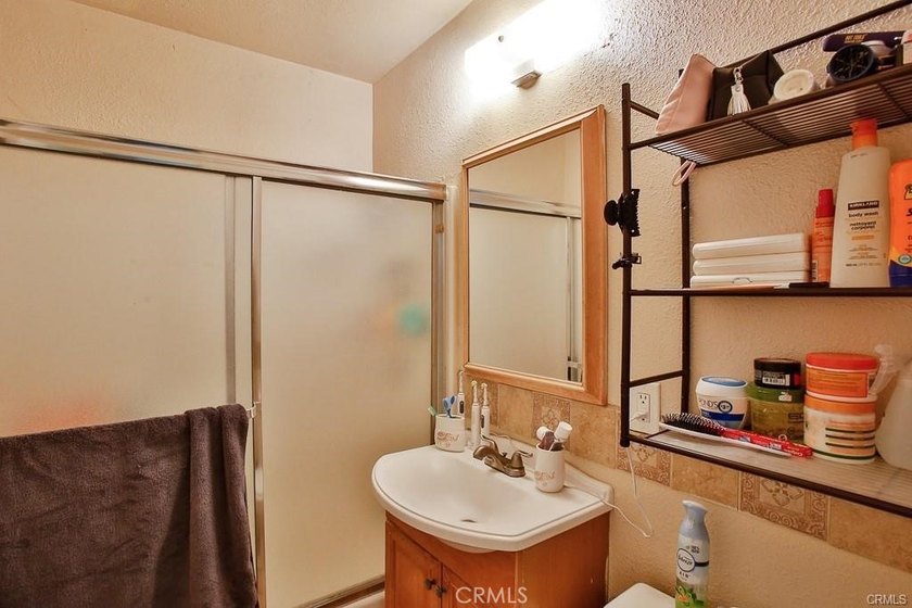 Discover the Perfect Home in Santa Ana! Don't miss this - photo 22