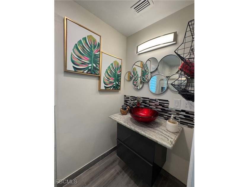 Charming Cape Coral Oasis: Perfect Florida Living Welcome to - photo 12