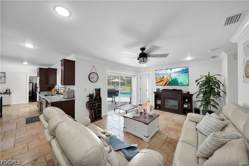 Experience the perfect blend of privacy, space, and - photo 12