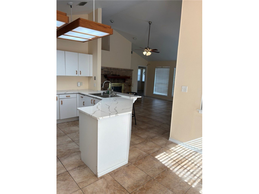 What a great place to call home in the quiet, sophisticated Oak - photo 10