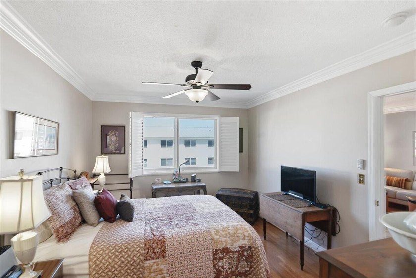 Charming 1 bed 1 1/2 bath 55+ co-op in Georgian Court Apts North - photo 12