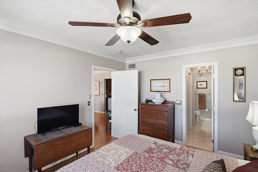 Charming 1 bed 1 1/2 bath 55+ co-op in Georgian Court Apts North - photo 13