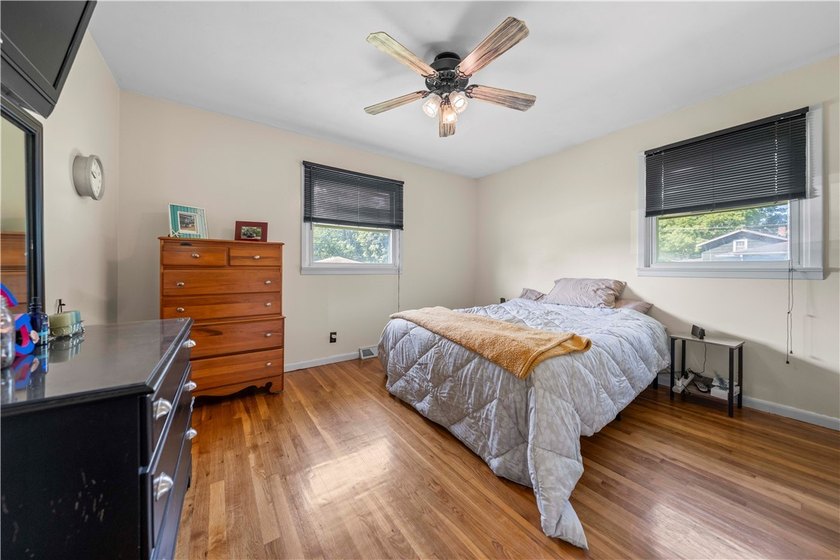 Welcome to 18 Chester Avenue! This beautifully maintained - photo 16