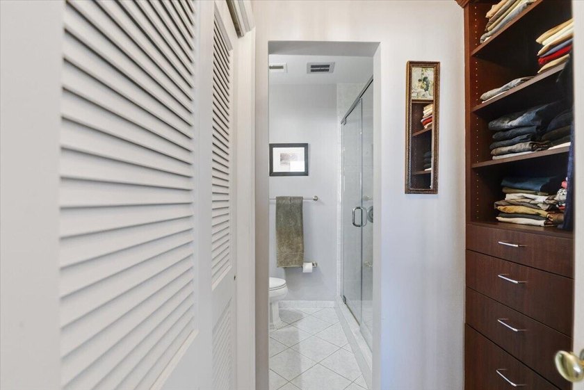 Charming 1 bed 1 1/2 bath 55+ co-op in Georgian Court Apts North - photo 16