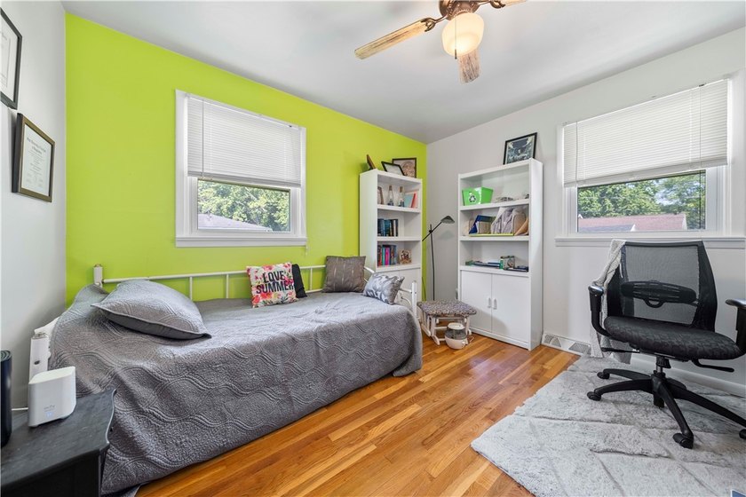 Welcome to 18 Chester Avenue! This beautifully maintained - photo 17