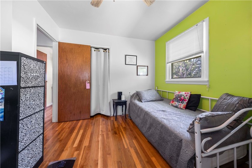 Welcome to 18 Chester Avenue! This beautifully maintained - photo 18