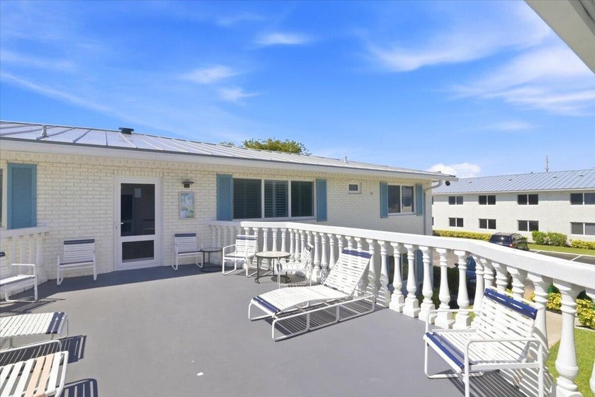 Charming 1 bed 1 1/2 bath 55+ co-op in Georgian Court Apts North - photo 19