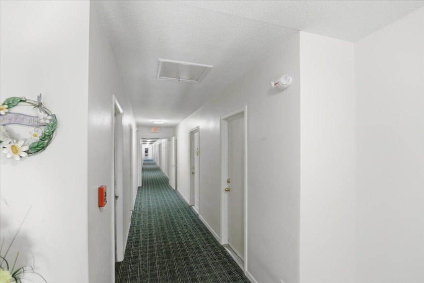 Charming 1 bed 1 1/2 bath 55+ co-op in Georgian Court Apts North - photo 20