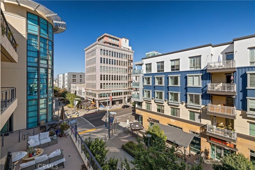 Discover the ultimate in downtown luxury living at LIVE 426-an - photo 21