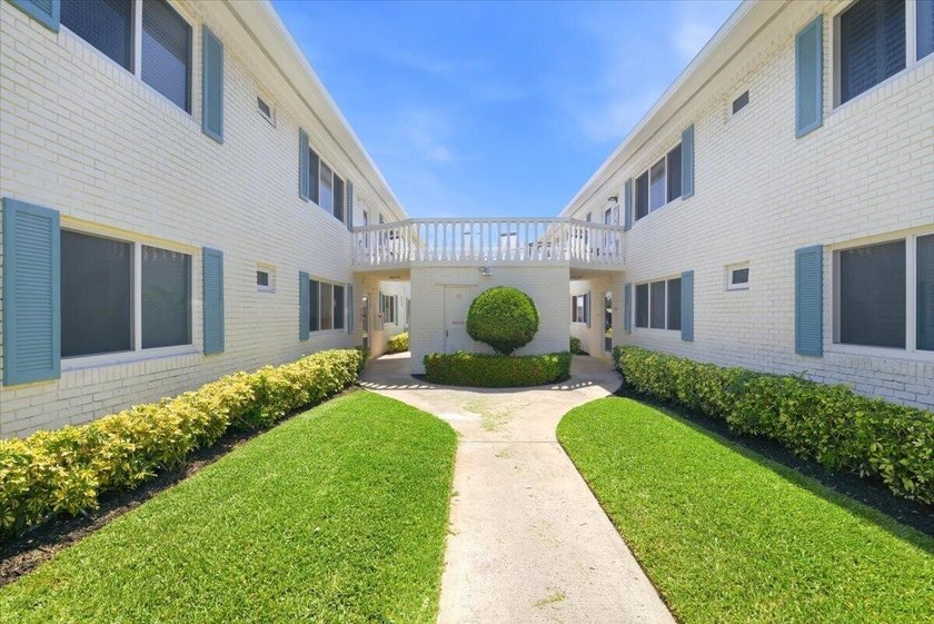 Charming 1 bed 1 1/2 bath 55+ co-op in Georgian Court Apts North - photo 42