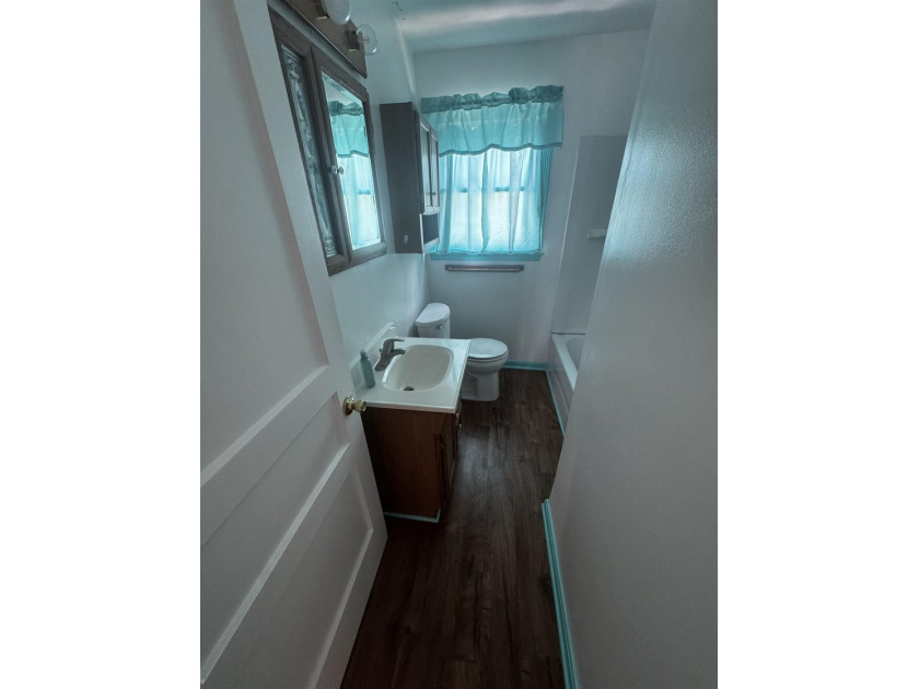 Move-in ready cape cod home in popular neighborhood near Narrows - photo 13