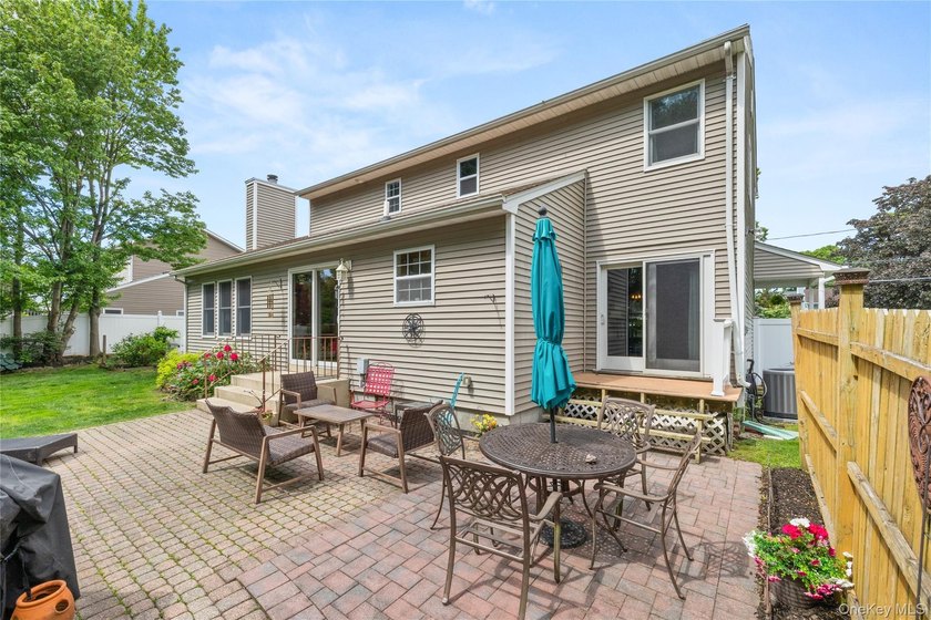 Beautifully maintained 4-bedroom Colonial located in the heart - photo 23