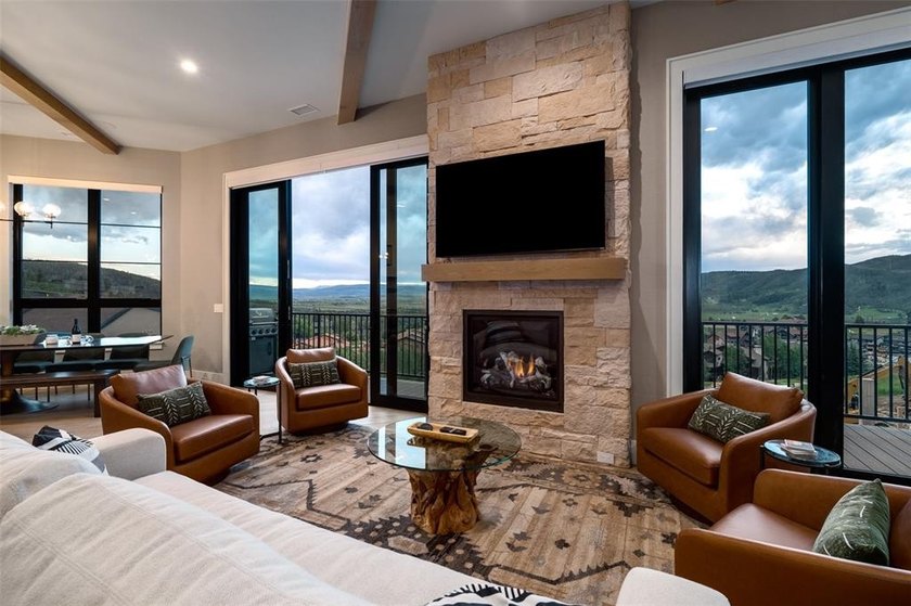 This ski-in/ski-out, contemporary mountainside residence - photo 3