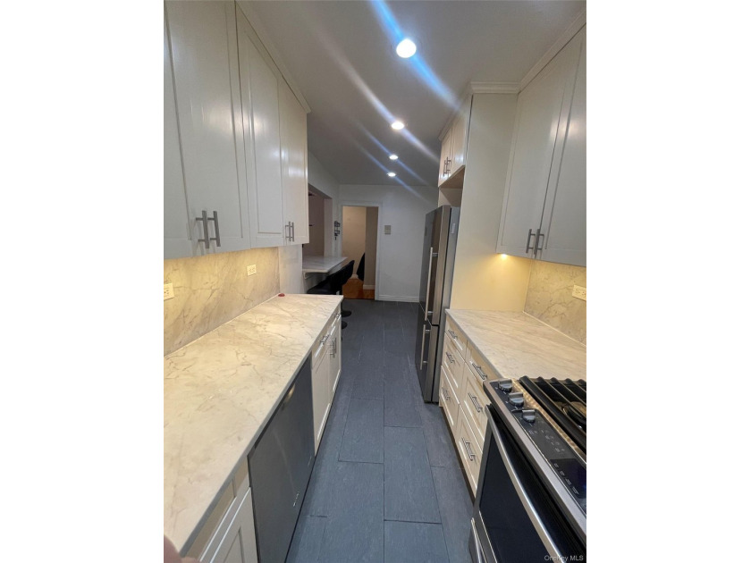 Welcome home to this beautifully maintained and renovated - photo 12