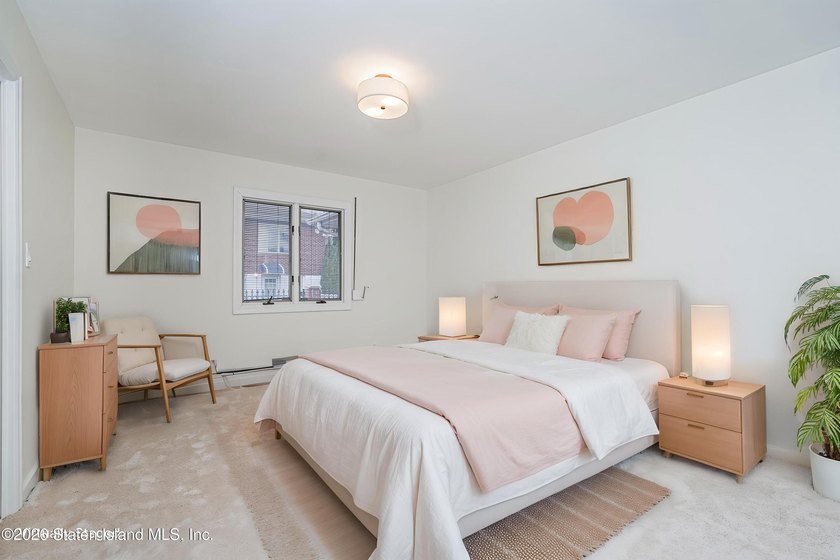 Welcome to this welcoming and sprawling mid-century modern - photo 16