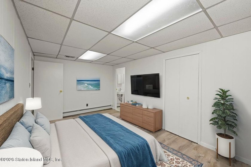 Welcome to this welcoming and sprawling mid-century modern - photo 21