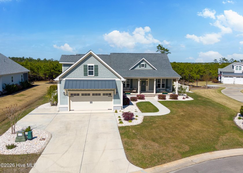 Welcome home to this gorgeous custom-built 4-bedroom, 3.5-bath - photo 3