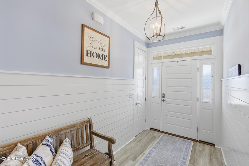 Welcome home to this gorgeous custom-built 4-bedroom, 3.5-bath - photo 8