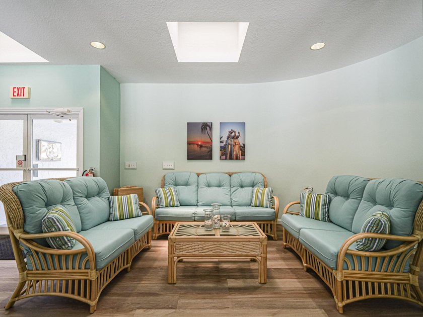 Beautifully renovated with stunning white tile, freshly painted - photo 39