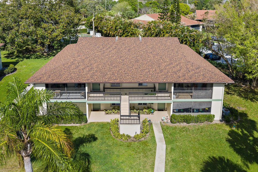 Great location in Jupiter near Public Golf, shopping, dining - photo 2