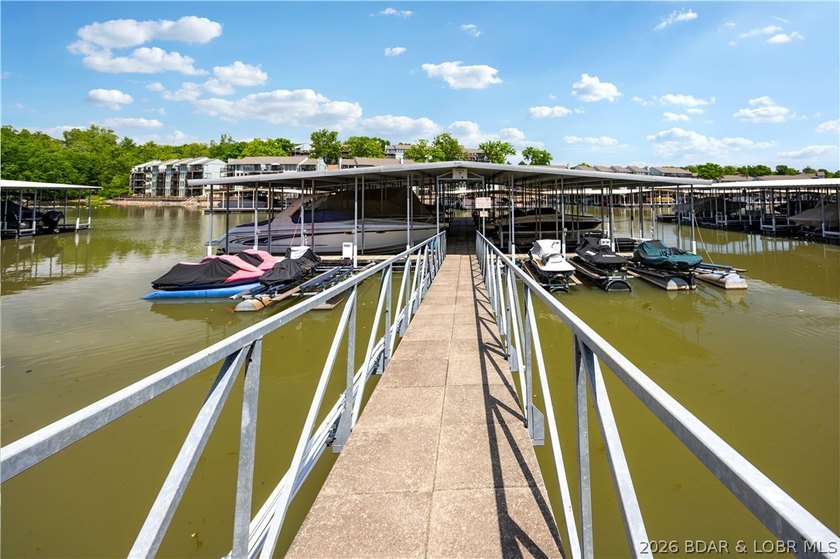 Top-floor living with beautiful lake views and plenty of space - photo 34