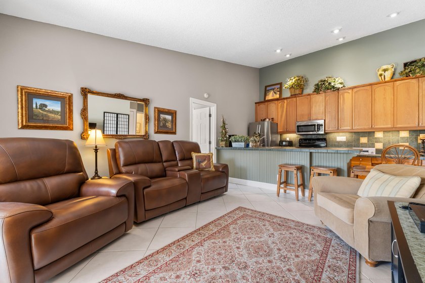 Great location in Jupiter near Public Golf, shopping, dining - photo 6