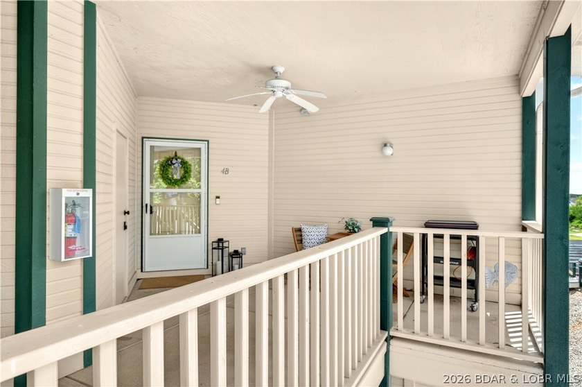 Top-floor living with beautiful lake views and plenty of space - photo 42