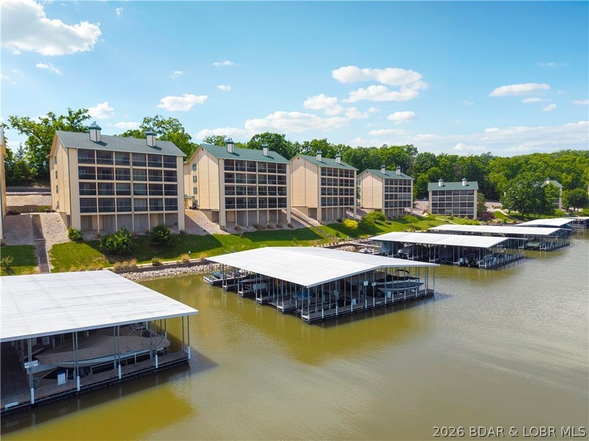 Top-floor living with beautiful lake views and plenty of space - photo 45