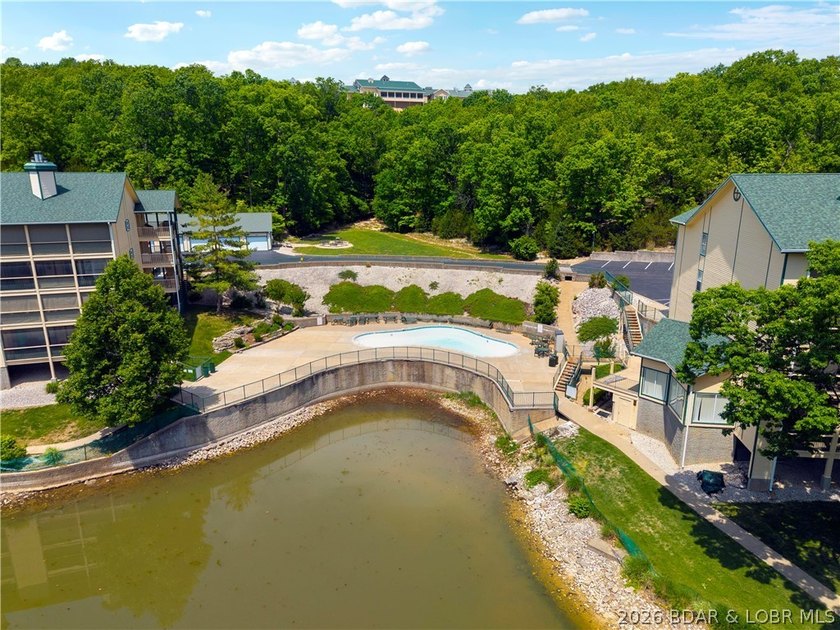 Top-floor living with beautiful lake views and plenty of space - photo 49