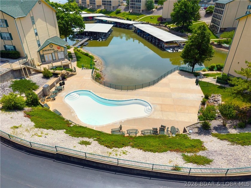 Top-floor living with beautiful lake views and plenty of space - photo 50