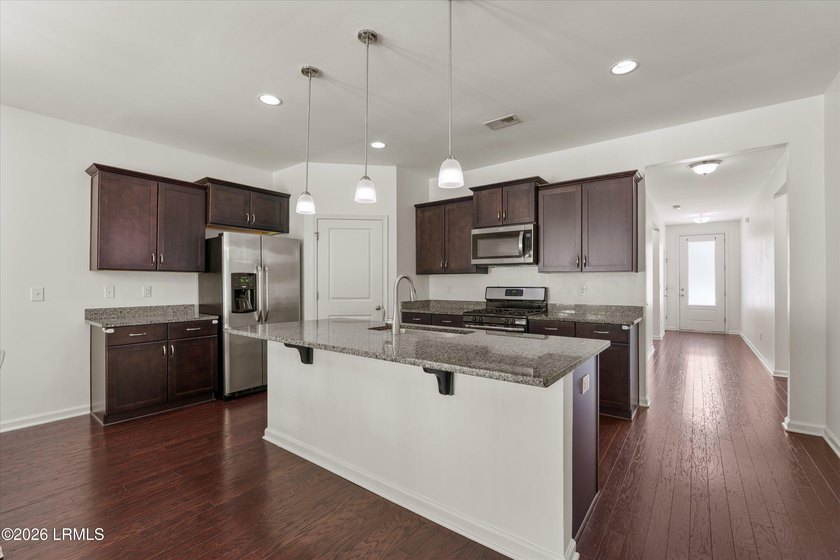 Welcome to this beautifully maintained, move-in-ready 4-bedroom - photo 11