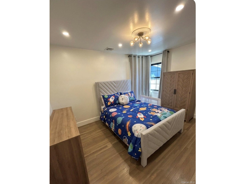 Welcome to this stunning completely detached, gut-renovated - photo 12