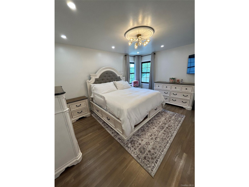 Welcome to this stunning completely detached, gut-renovated - photo 14